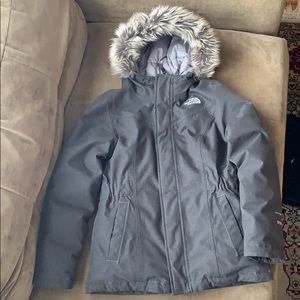 The North Face Girls Greenland Parka in Gray
